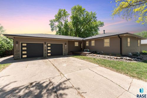 5705 W 43rd St, Sioux Falls, SD, 57106-1312 | Card Image