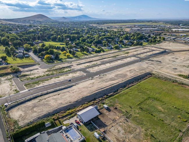2323 Lariat Ln, Home with 4 bedrooms, 3 bathrooms and null parking in Richland WA | Image 4