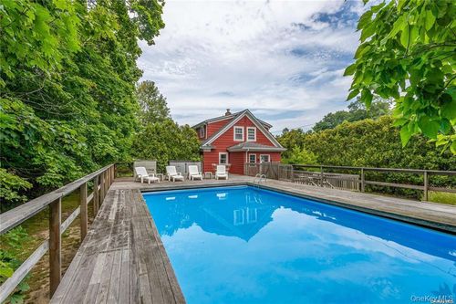 30 Vail Ave, East Quogue, NY, 11942-4118 | Card Image