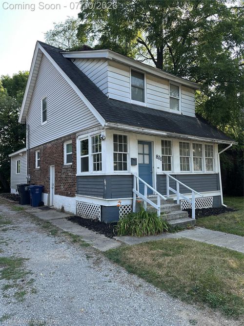 821 N Chevrolet Ave, Flint, MI, 48504-4803 | Card Image