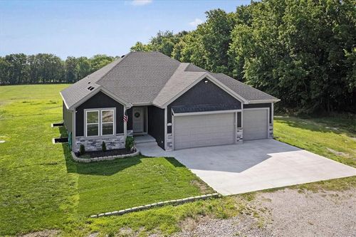 20196 207th St, Tonganoxie, KS, 66086-4118 | Card Image