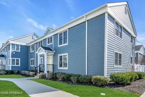 35-304 Deal Lake Dr, Asbury Park, NJ, 07712-5198 | Card Image