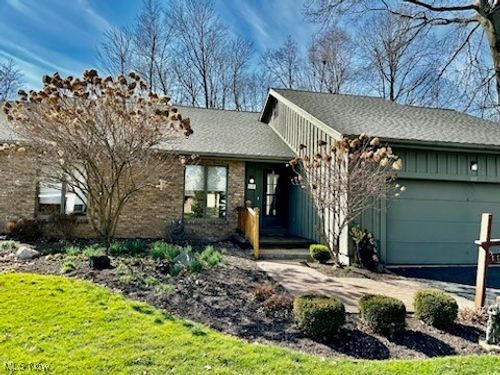 110 Turquoise Dr, Cortland, OH, 44410-1394 | Card Image
