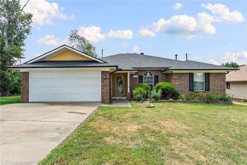 1704 S 22nd St, Rogers, AR, 72758-5604 | Card Image