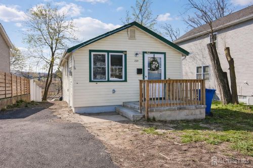 209 Hilltop Blvd, Keyport, NJ, 07735-6017 | Card Image