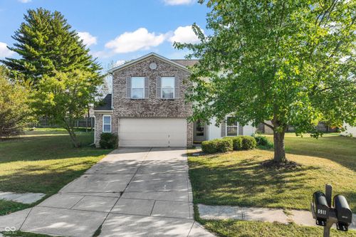 6911 Woodland Heights Dr, Avon, IN, 46123-9235 | Card Image