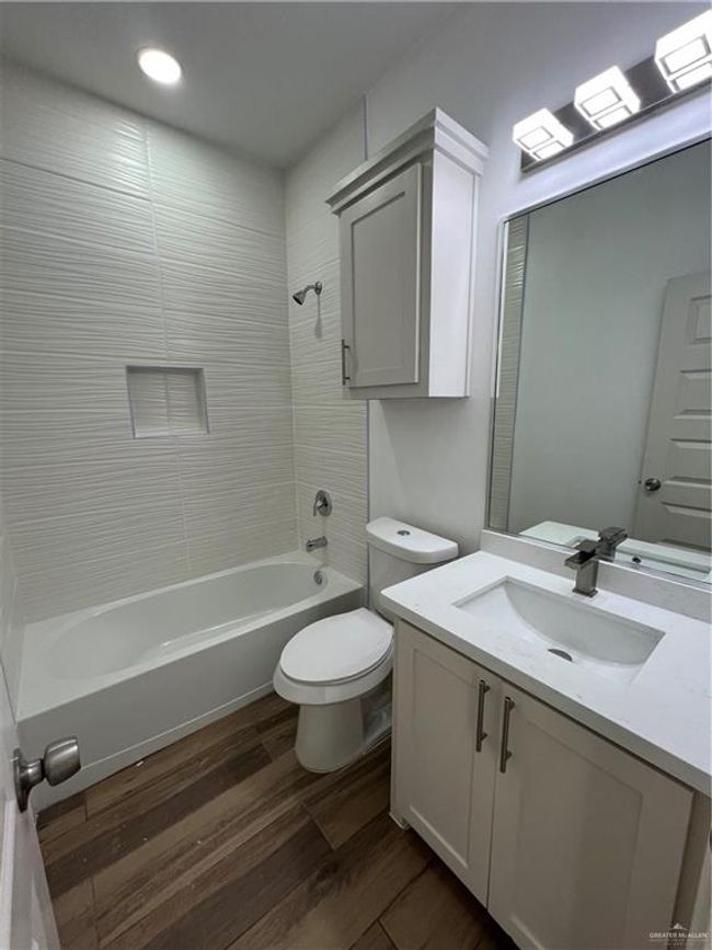 APT-1 - 1313 E Hibiscus Ave, Condo with 2 bedrooms, 2 bathrooms and 2 parking in McAllen TX | Image 5