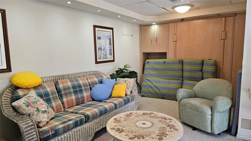 9453 Huron, Pinckney, MI, 48169-9419 | Card Image