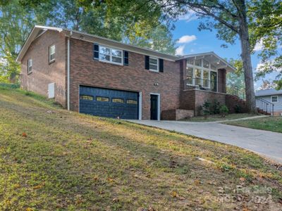 602 Shiloh Church Road, House other with 3 bedrooms, 2 bathrooms and null parking in Hickory NC | Image 2