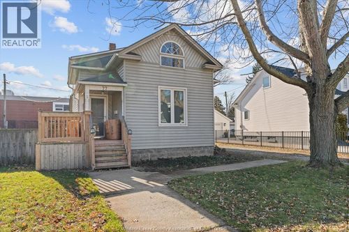 {{alt}} | Card Image