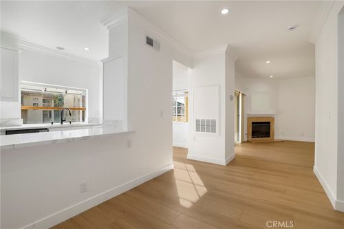 102-5799 Freebird Ln, Oak Park, CA, 91377-5636 | Card Image