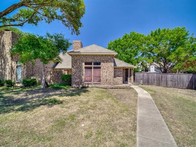 View of front of house with a front lawn | Image 1