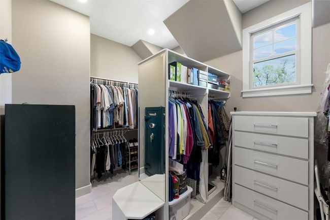 Master closet | Image 30