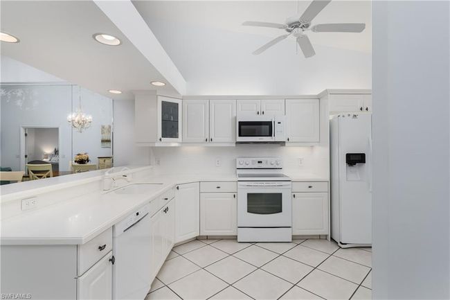 APT-16 - 6660 Beach Resort Dr, Condo with 2 bedrooms, 2 bathrooms and 1 parking in NAPLES FL | Image 9