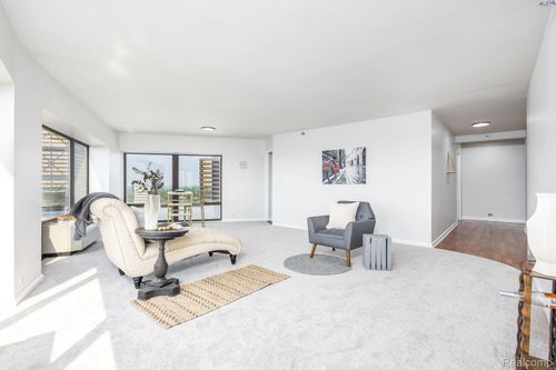 ste-2001-5000 Town Ctr, Southfield, MI, 48075-1116 | Card Image