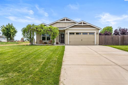 1720 W King Street, Grandview, WA, 98930 | Card Image