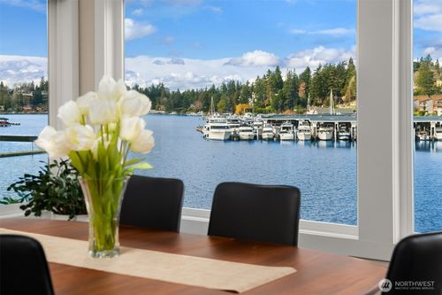 379 101st Ave Se, Bellevue, WA, 98004-6130 | Card Image