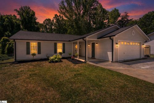 7 Stadium Dr, Greenville, SC, 29609-1826 | Card Image