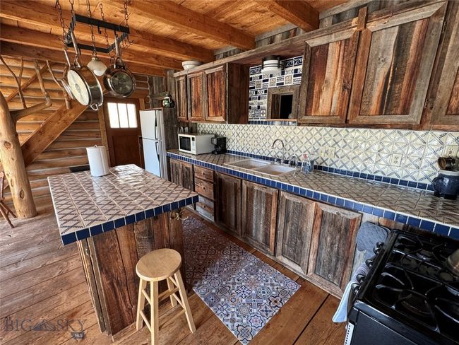 Yellowstone Cabin Kitchen | Image 9