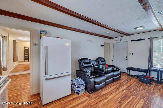 living room | Image 13