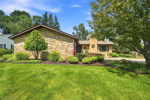1451 Doncaster Drive, Youngstown, OH, 44511 | Card Image