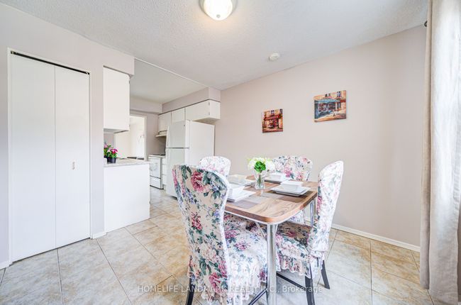 2 - 401 Keats Way, Condo with 5 bedrooms, 3 bathrooms and 1 parking in Waterloo ON | Image 15
