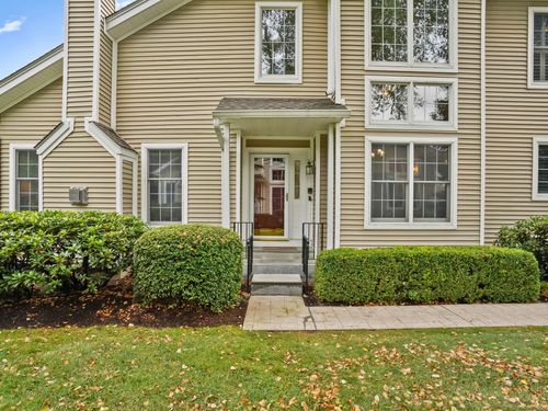 7-7 Regency Cir, Trumbull, CT, 06611-1391 | Card Image