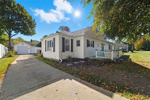 1122 Locust Dr, Ashtabula, OH, 44004-2027 | Card Image