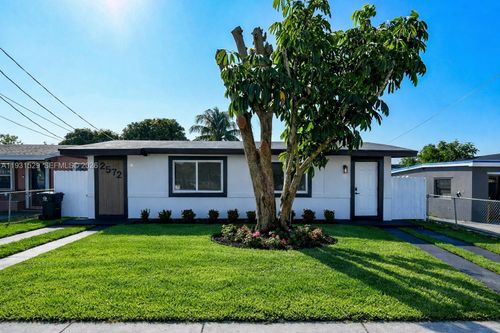 2572 Nw 20th St, Fort Lauderdale, FL, 33311-3411 | Card Image