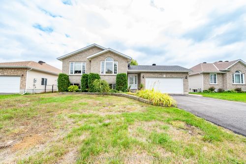 8 Cockcroft Cres, Deep River, ON, K0J1P0 | Card Image