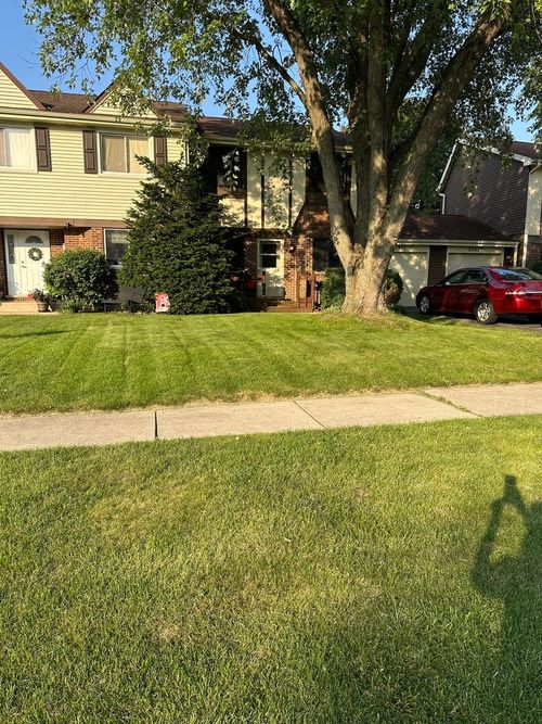 7S473 Creek Dr, Naperville, IL, 60540-9571 | Card Image