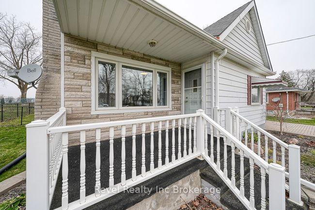 24 Loveys St E, House other with 3 bedrooms, 2 bathrooms and 5 parking in Hickson ON | Image 4