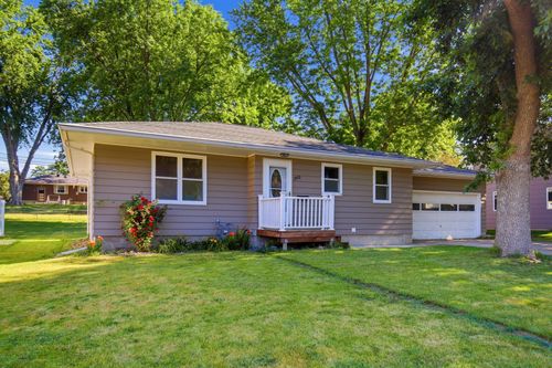 205 Burr Oak Dr, Albert Lea, MN, 56007-2210 | Card Image