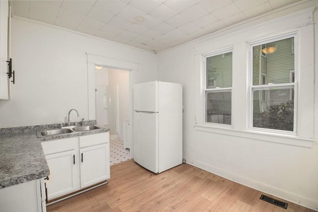 811 Larned St, Home with 0 bedrooms, 0 bathrooms and 4 parking in Lansing MI | Image 7
