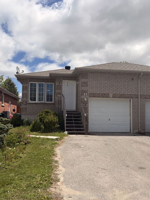 37 Violet St, Barrie, ON, L4N9N2 | Card Image