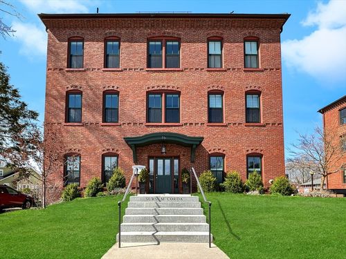 2-15 Sparhawk St, Amesbury, MA, 01913-3334 | Card Image