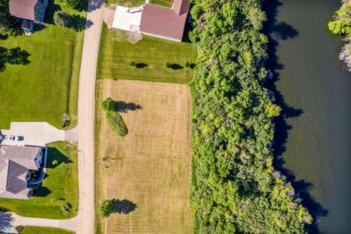 1519 Island Park Dr, Jamestown, ND, 58401-2335 | Card Image