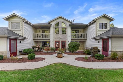 h-831 Quinlan Drive, Pewaukee, WI, 53072 | Card Image
