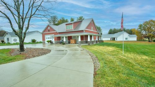 32 E Hevron Rd, Santa Claus, IN, 47579-9740 | Card Image