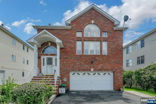 214 Van Buren St, Lyndhurst, NJ, 07071-1313 | Card Image