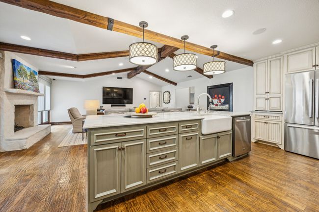 Open concept with a show stopper kitchen. | Image 26