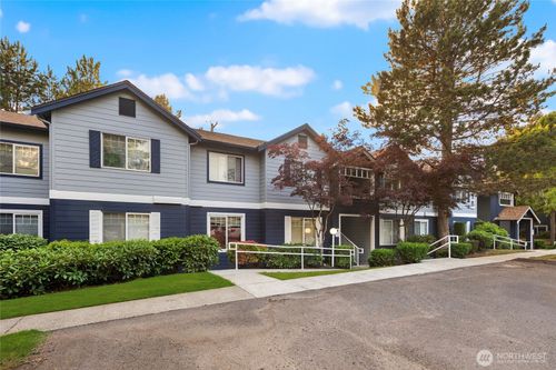 b203-10825 Se 200th St, Kent, WA, 98031-5561 | Card Image