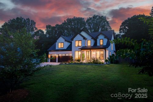 140 Robin Rd, Lincolnton, NC, 28092-3255 | Card Image