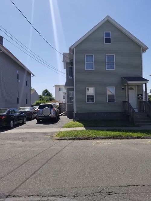 31 Russell St, West Springfield, MA, 01089-3428 | Card Image