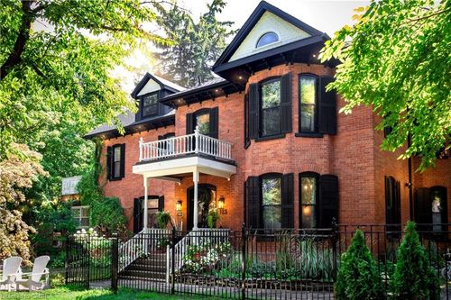 123 Main St W, Grimsby, ON, L3M1R9 | Card Image