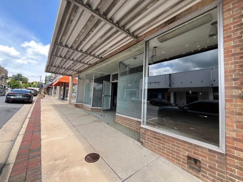 411 W Main St, Waynesboro, VA, 22980-4510 | Card Image