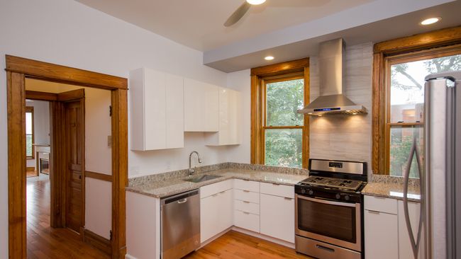 APT-3 - 1301 Addison St, Condo with 3 bedrooms, 2 bathrooms and null parking in CHICAGO IL | Image 12