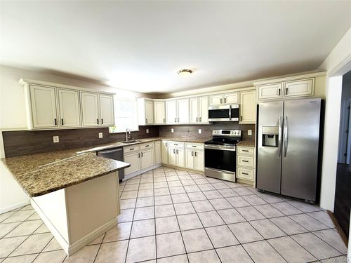 2 New St, Holtsville, NY, 11742-1725 | Card Image