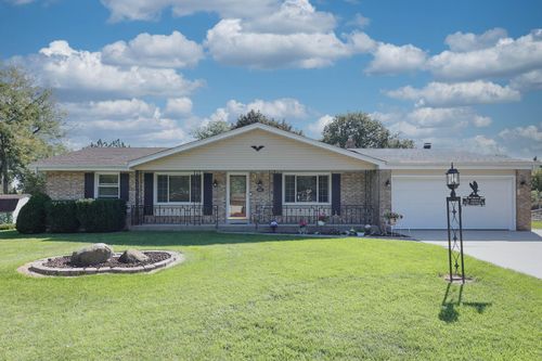 15035 W Kingsway Dr, New Berlin, WI, 53151 | Card Image