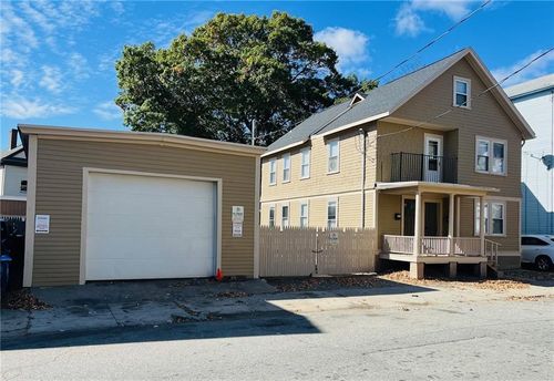 70 Ayrault St, Providence, RI, 02908-4828 | Card Image